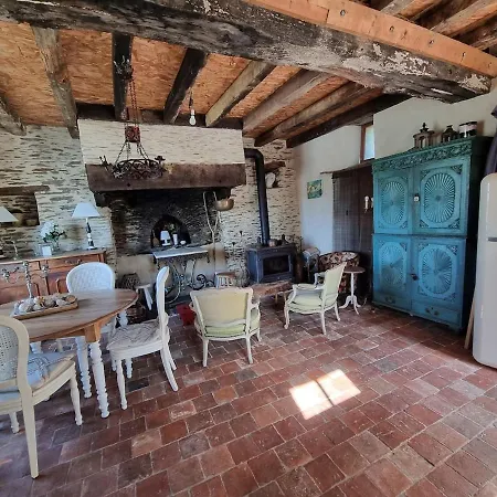 Propriete Familiale Les Pieds Dans L'eau Du Vieux Chateau