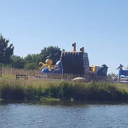 Propriete Familiale Les Pieds Dans L'eau Du Vieux Chateau * Pouancé