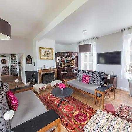 Villa Waterfront Family