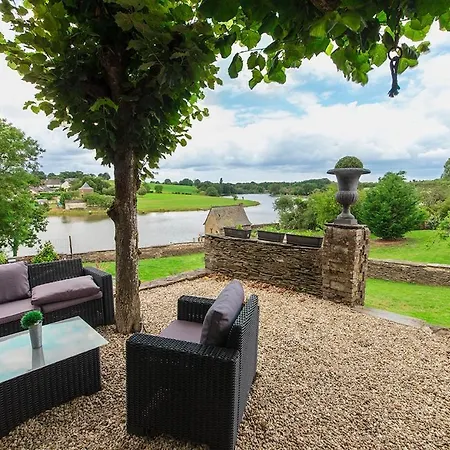 Waterfront Family Villa Pouancé