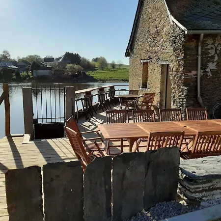 וילה Propriete Familiale Les Pieds Dans L'eau Du Vieux Chateau Pouancé