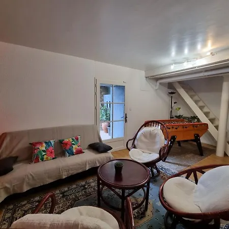 Propriete Familiale Les Pieds Dans L'eau Du Vieux Chateau