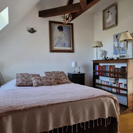 Waterfront Family Villa Pouance