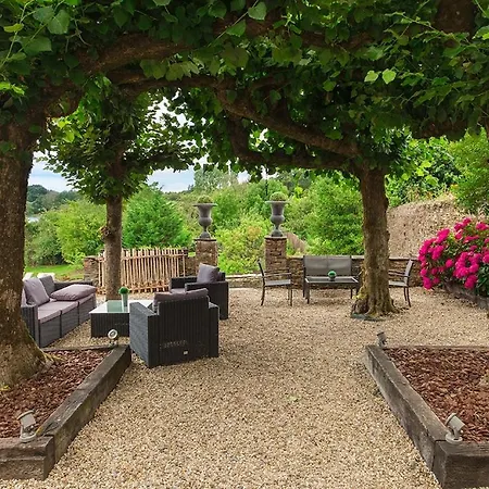 Propriete Familiale Les Pieds Dans L'eau Du Vieux Chateau * Pouancé