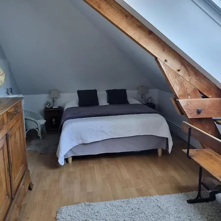 Propriete Familiale Les Pieds Dans L'eau Du Vieux Chateau