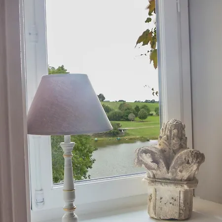 Propriete Familiale Les Pieds Dans L'eau Du Vieux Chateau Pouancé
