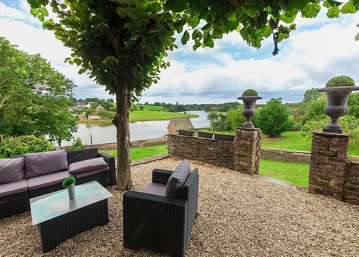 Waterfront Family Villa Pouancé