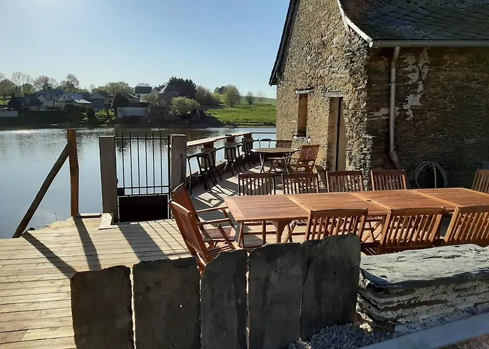 Villa Waterfront Family Pouancé