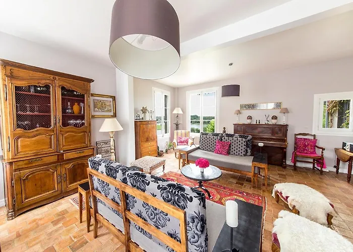 Villa Waterfront Family Pouancé