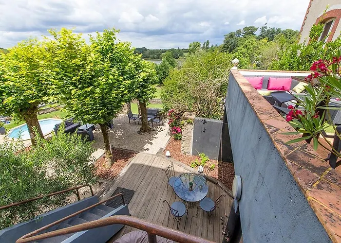 Villa Waterfront Family Pouancé